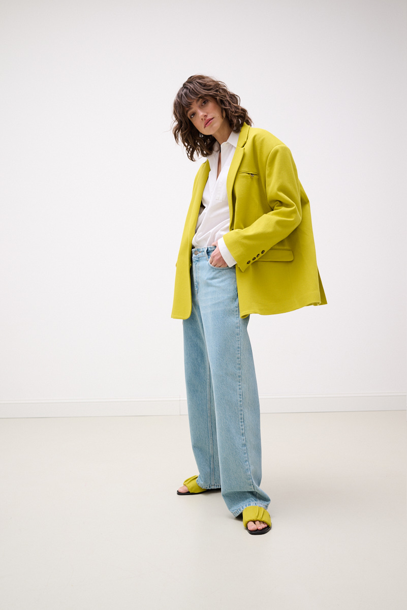 STAND OUT BLAZER