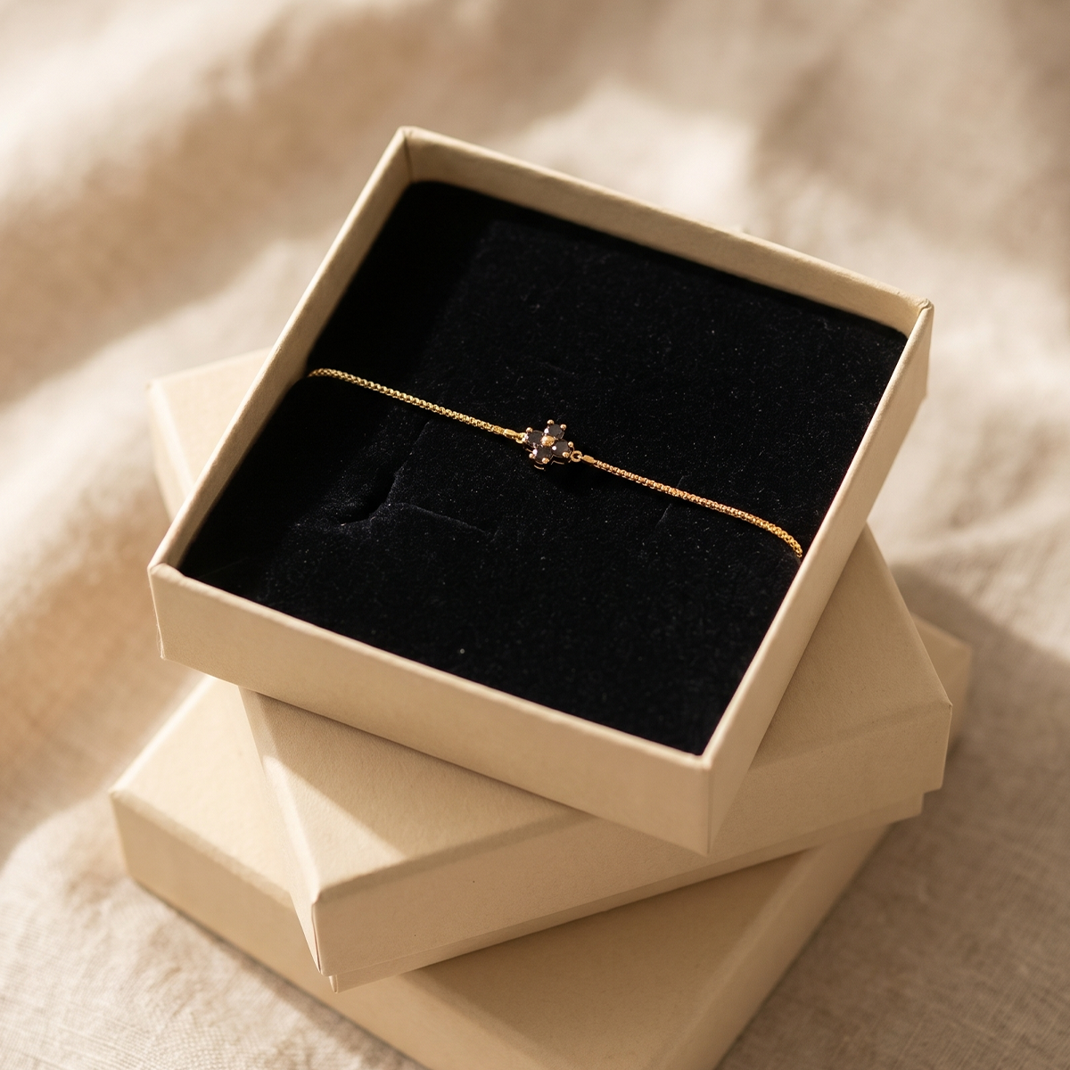 petit-comite-nl-armband-klaver-julie-bruin-topaas-goud-68378051740028.png